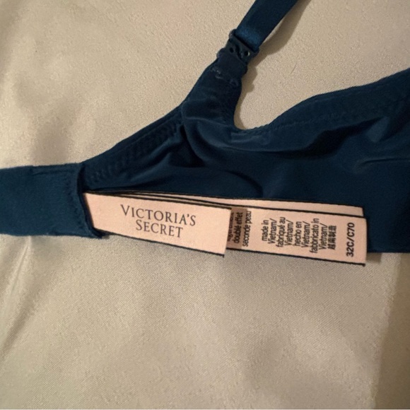 VS T-Shirt Bra - Picture 3 of 4